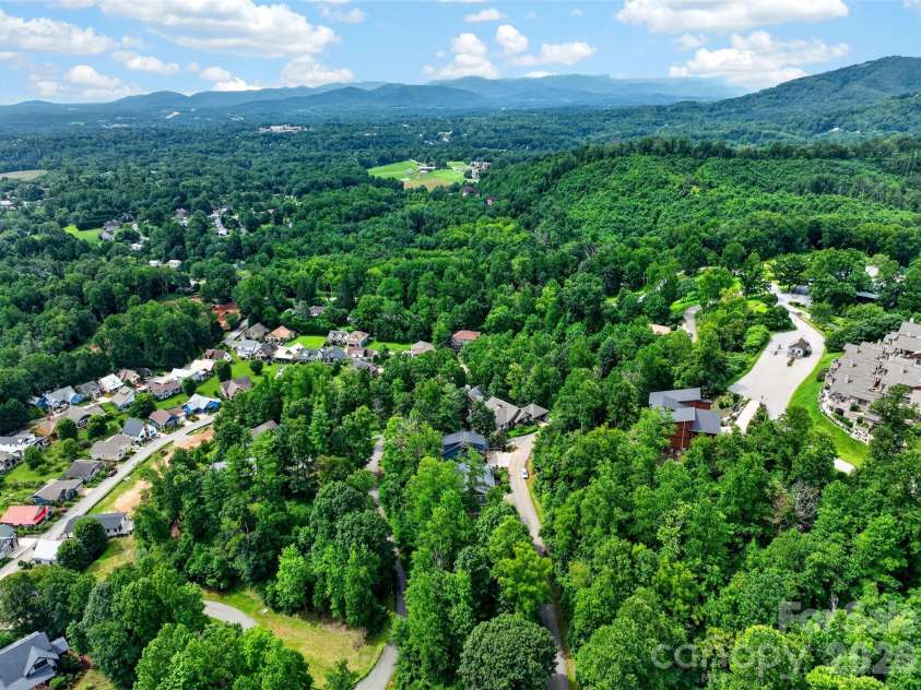 27 Denali Drive, Asheville, NC 28806.  MLS# CAR4411393, YatesRealty ID 43888. 
