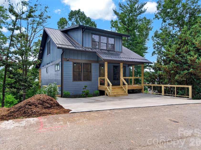 27 Denali Drive, Asheville, NC 28806.  MLS# CAR4411393, YatesRealty ID 43888. 