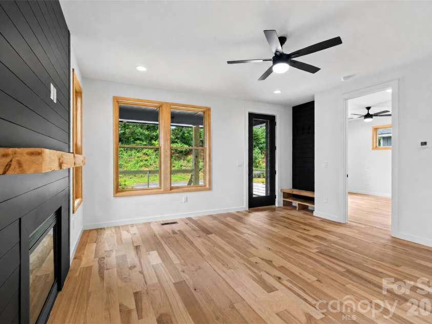 27 Denali Drive, Asheville, NC 28806.  MLS# CAR4411393, YatesRealty ID 43888. 