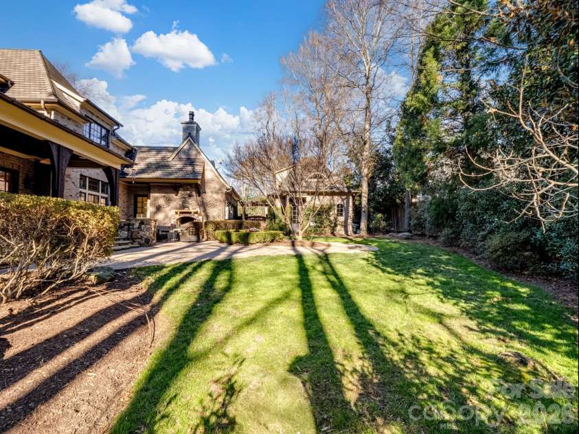 229 Wrenwood Lane, Charlotte, NC 28211.  MLS# CAR4333532, YatesRealty ID 4389. 