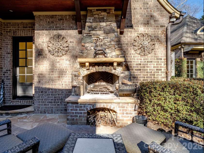 229 Wrenwood Lane, Charlotte, NC 28211.  MLS# CAR4333532, YatesRealty ID 4389. 