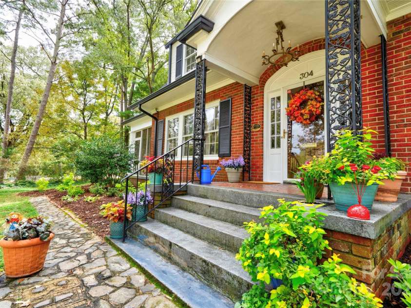 304 Belvedere Avenue, Shelby, NC 28150.  MLS# CAR4310966, YatesRealty ID 4389. Covered Front Porch