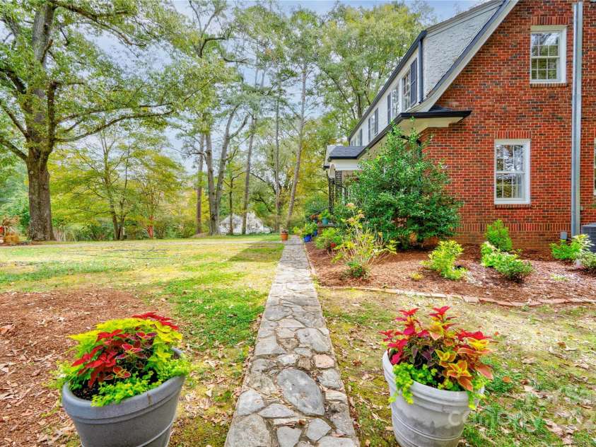 304 Belvedere Avenue, Shelby, NC 28150.  MLS# CAR4310966, YatesRealty ID 4389. Front Walk