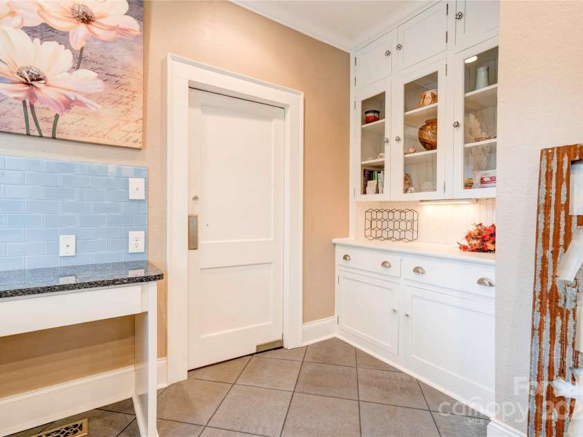 304 Belvedere Avenue, Shelby, NC 28150.  MLS# CAR4310966, YatesRealty ID 4389. Kitchen