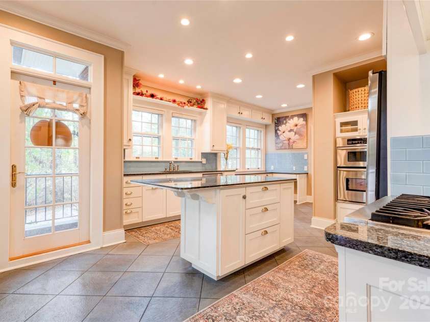 304 Belvedere Avenue, Shelby, NC 28150.  MLS# CAR4310966, YatesRealty ID 4389. Kitchen