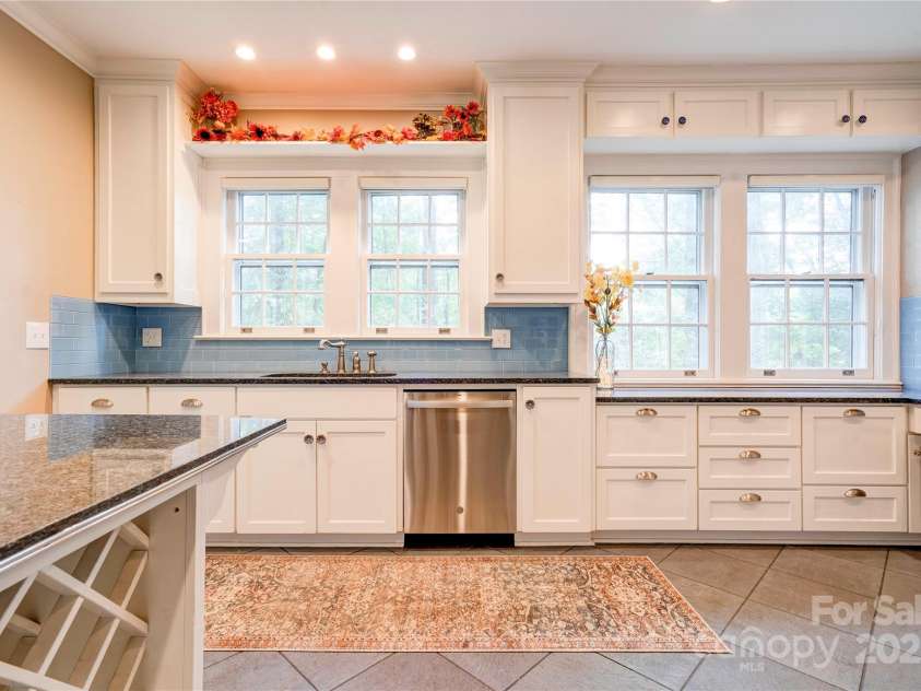 304 Belvedere Avenue, Shelby, NC 28150.  MLS# CAR4310966, YatesRealty ID 4389. Kitchen