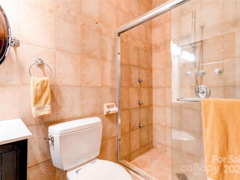 304 Belvedere Avenue, Shelby, NC 28150.  MLS# CAR4310966, YatesRealty ID 4389. Main Level Bathroom