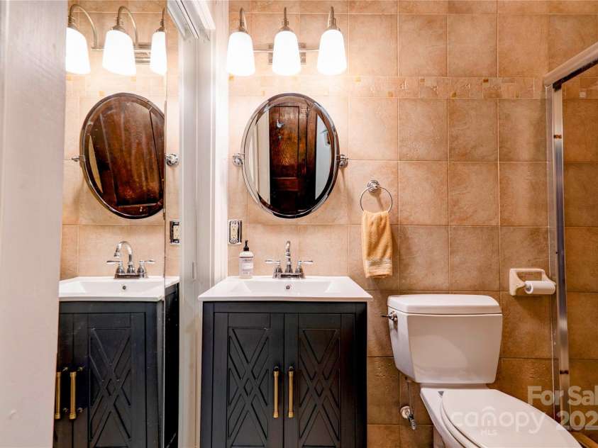 304 Belvedere Avenue, Shelby, NC 28150.  MLS# CAR4310966, YatesRealty ID 4389. Main Level Bathroom