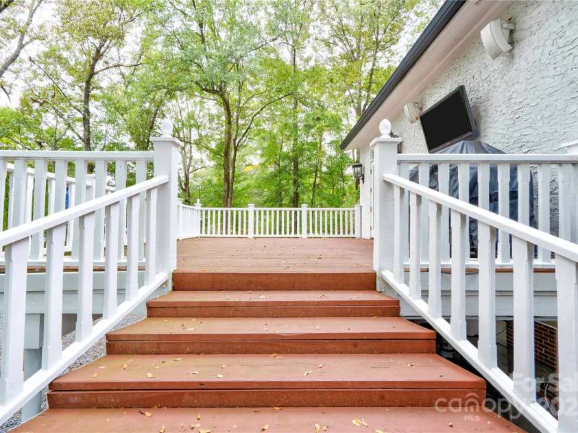 304 Belvedere Avenue, Shelby, NC 28150.  MLS# CAR4310966, YatesRealty ID 4389. Multitier Deck