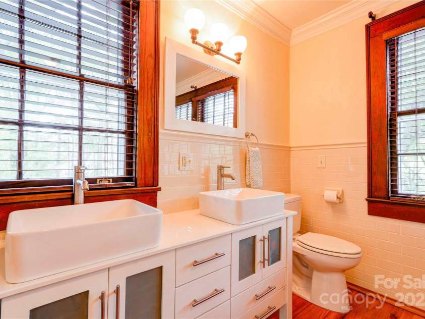 304 Belvedere Avenue, Shelby, NC 28150.  MLS# CAR4310966, YatesRealty ID 4389. Primary Bathroom