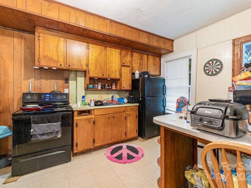 604 Wentworth Street, Reidsville, NC 27320.  MLS# CAR4243693, YatesRealty ID 4389. 