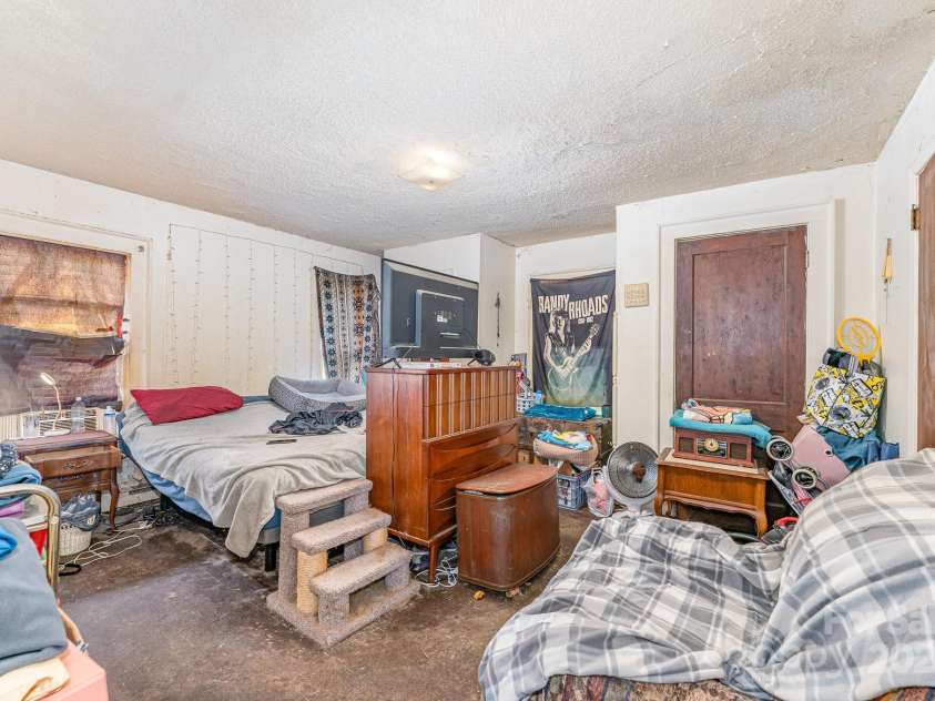 604 Wentworth Street, Reidsville, NC 27320.  MLS# CAR4243693, YatesRealty ID 4389. 