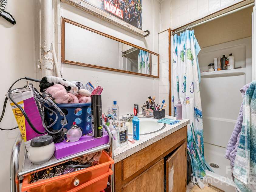 604 Wentworth Street, Reidsville, NC 27320.  MLS# CAR4243693, YatesRealty ID 4389. 