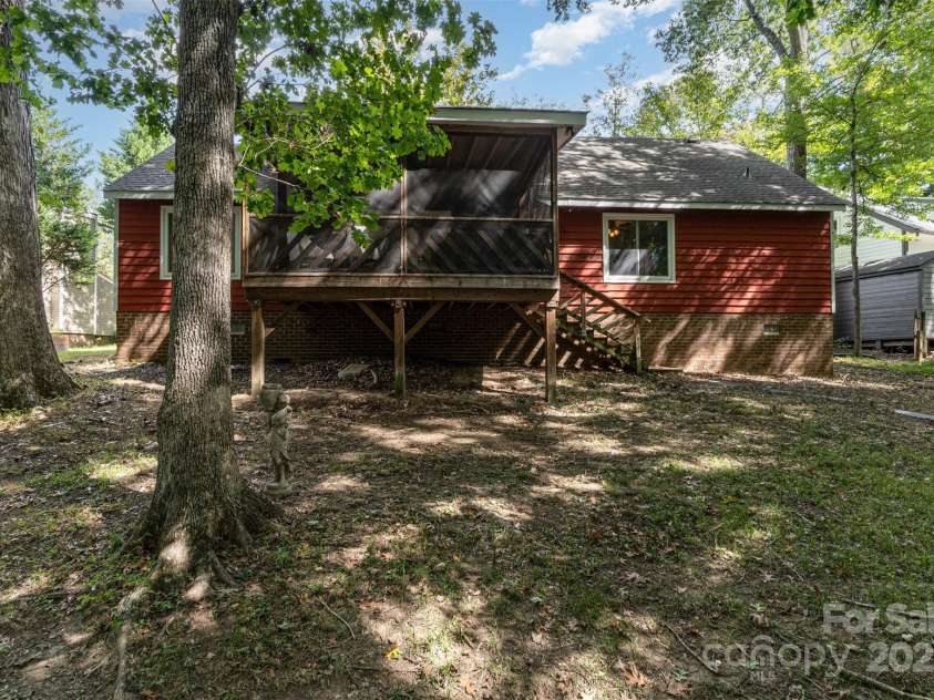 12114 Rock Canyon Drive, Charlotte, NC 28226.  MLS# CAR4306512, YatesRealty ID 43891. 