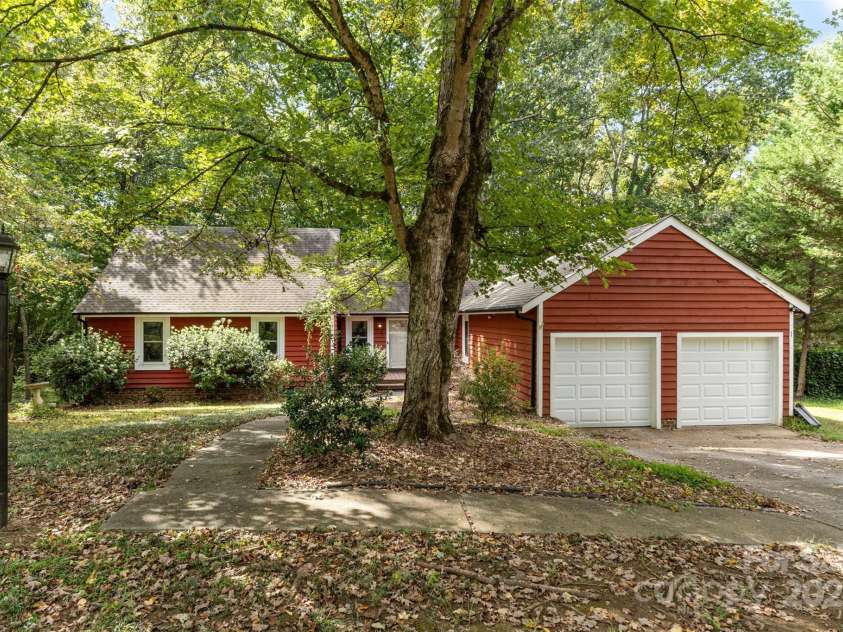 12114 Rock Canyon Drive, Charlotte, NC 28226.  MLS# CAR4306512, YatesRealty ID 43891. 