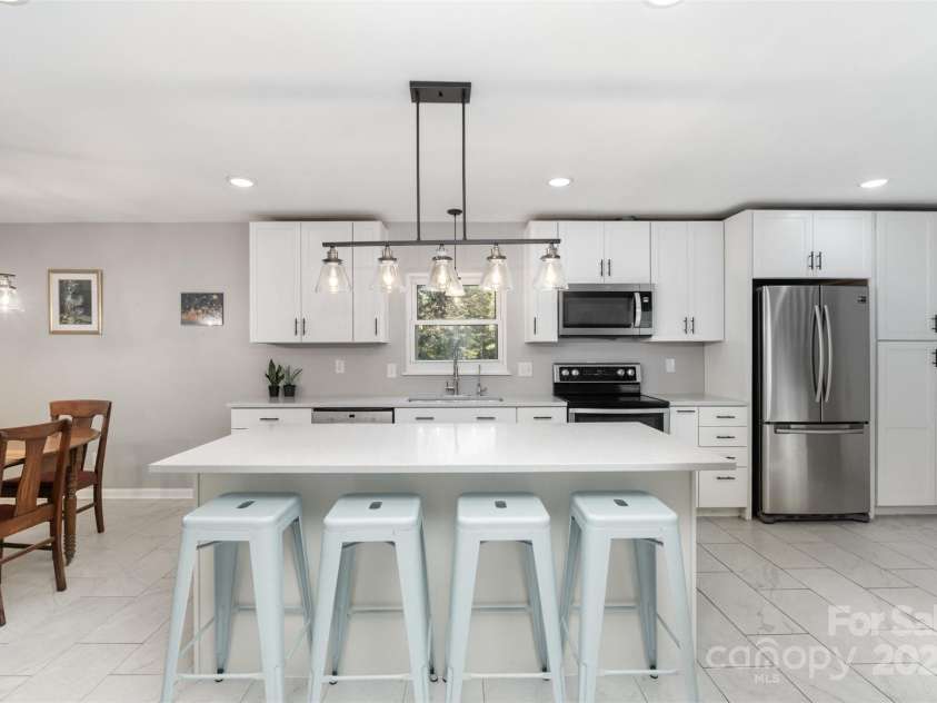 12114 Rock Canyon Drive, Charlotte, NC 28226.  MLS# CAR4306512, YatesRealty ID 43891. 