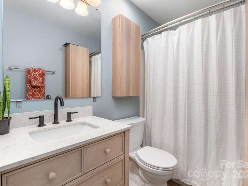 12114 Rock Canyon Drive, Charlotte, NC 28226.  MLS# CAR4306512, YatesRealty ID 43891. Primary bathroom