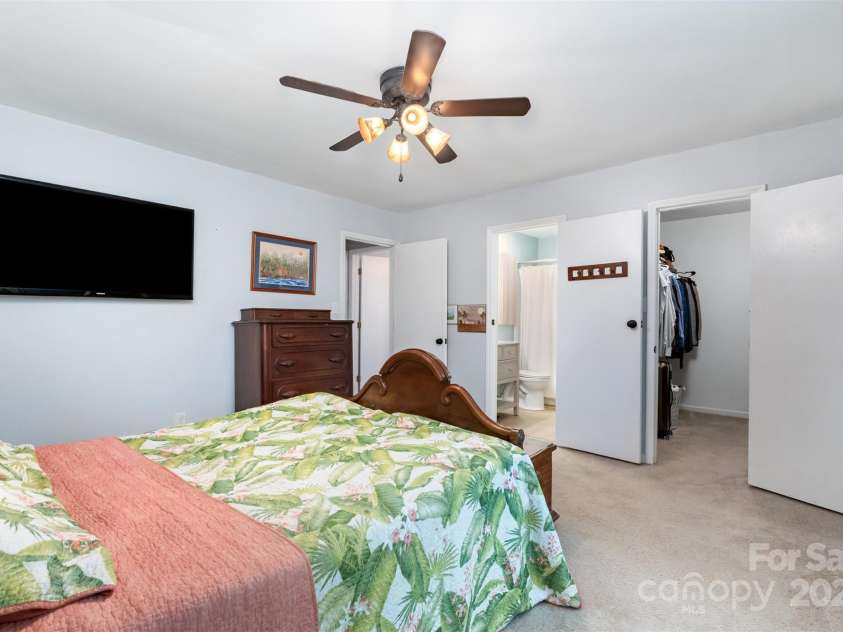 12114 Rock Canyon Drive, Charlotte, NC 28226.  MLS# CAR4306512, YatesRealty ID 43891. Primary bedroom