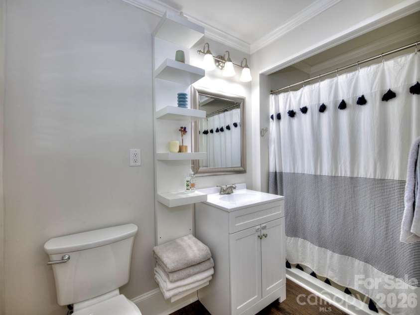 328 Piedmont Avenue, Mount Holly, NC 28120.  MLS# CAR4413409, YatesRealty ID 43891. 
