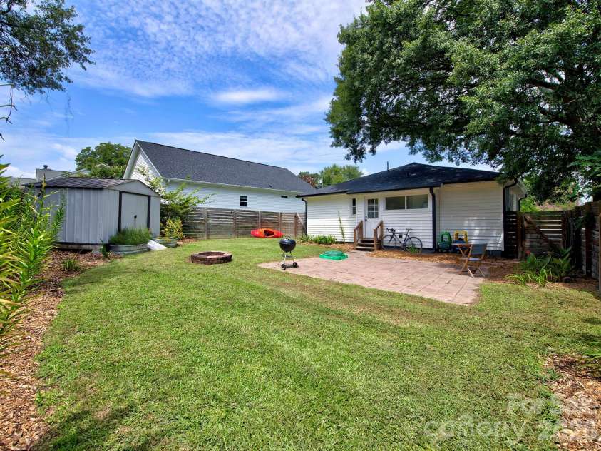 328 Piedmont Avenue, Mount Holly, NC 28120.  MLS# CAR4413409, YatesRealty ID 43891. 