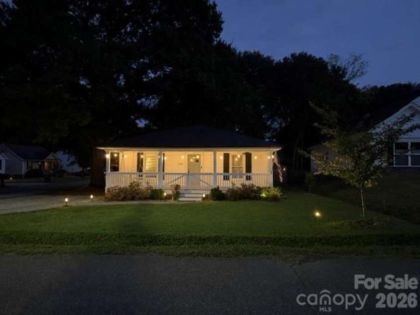 328 Piedmont Avenue, Mount Holly, NC 28120.  MLS# CAR4413409, YatesRealty ID 43891. 