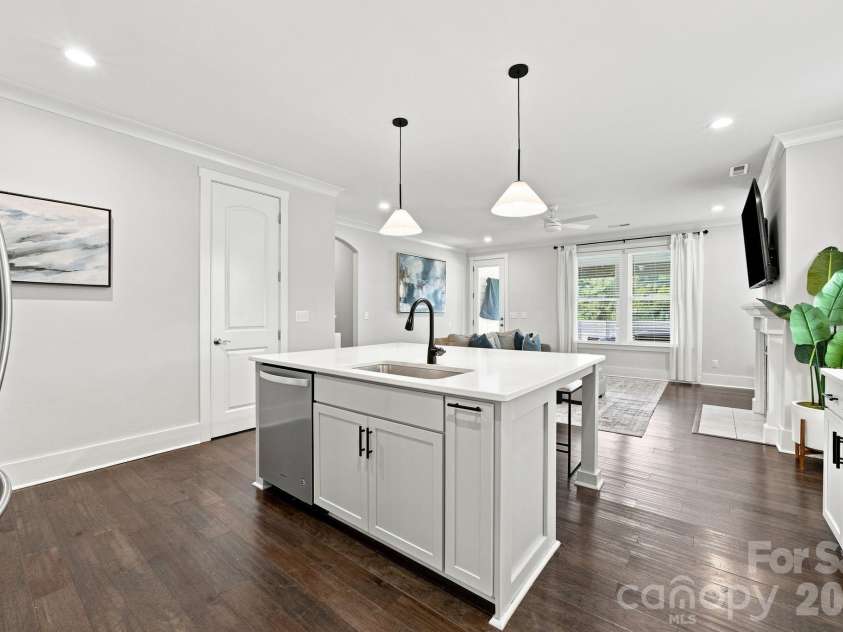 227 Sylvania Avenue, Charlotte, NC 28206.  MLS# CAR4411430, YatesRealty ID 43893. 