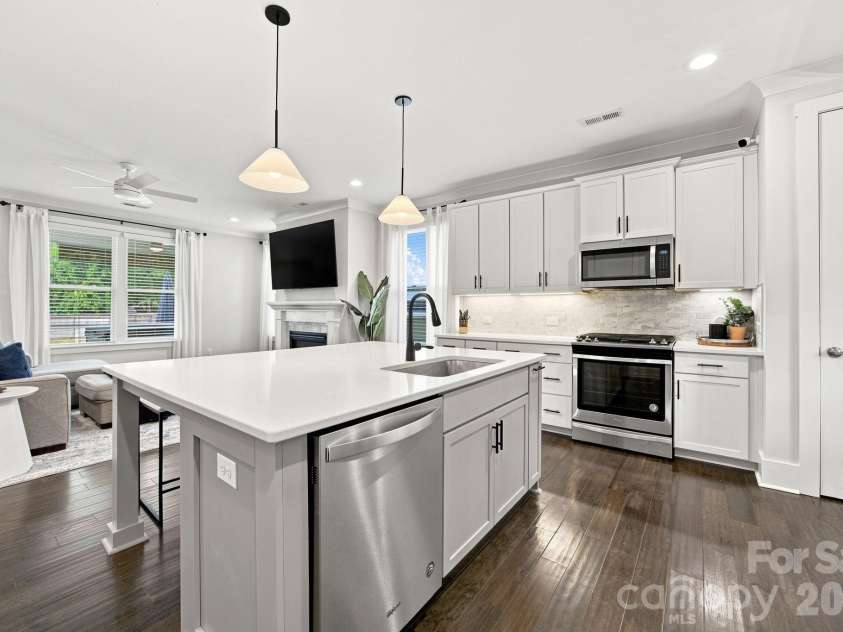 227 Sylvania Avenue, Charlotte, NC 28206.  MLS# CAR4411430, YatesRealty ID 43893. 