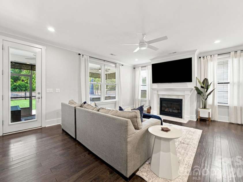 227 Sylvania Avenue, Charlotte, NC 28206.  MLS# CAR4411430, YatesRealty ID 43893. 