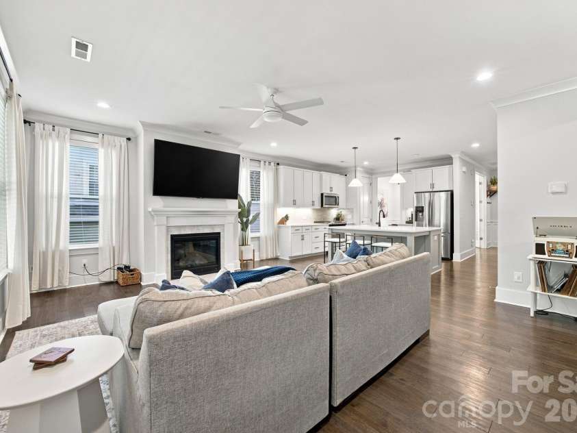 227 Sylvania Avenue, Charlotte, NC 28206.  MLS# CAR4411430, YatesRealty ID 43893. 