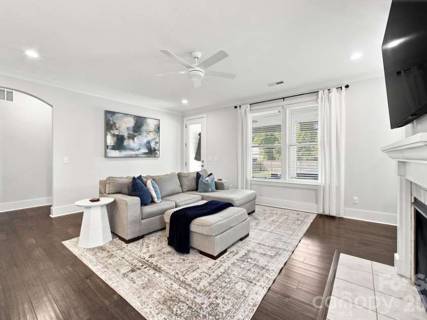 227 Sylvania Avenue, Charlotte, NC 28206.  MLS# CAR4411430, YatesRealty ID 43893. 