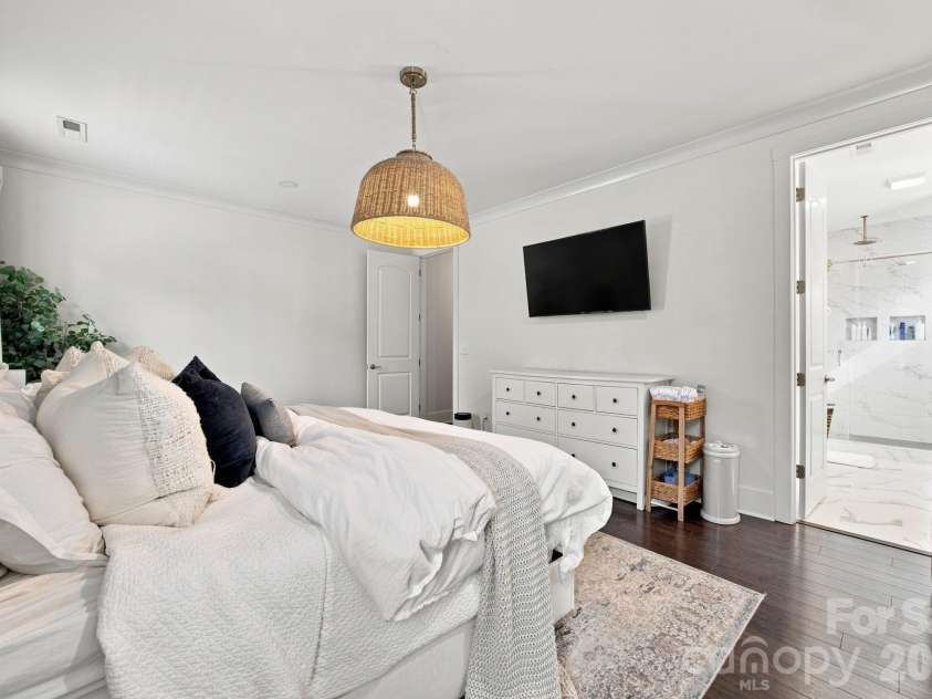 227 Sylvania Avenue, Charlotte, NC 28206.  MLS# CAR4411430, YatesRealty ID 43893. 