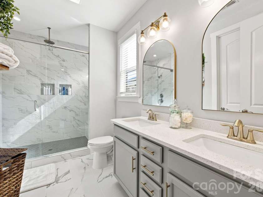 227 Sylvania Avenue, Charlotte, NC 28206.  MLS# CAR4411430, YatesRealty ID 43893. 