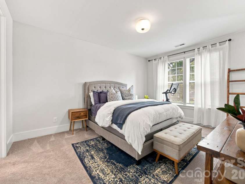 227 Sylvania Avenue, Charlotte, NC 28206.  MLS# CAR4411430, YatesRealty ID 43893. 