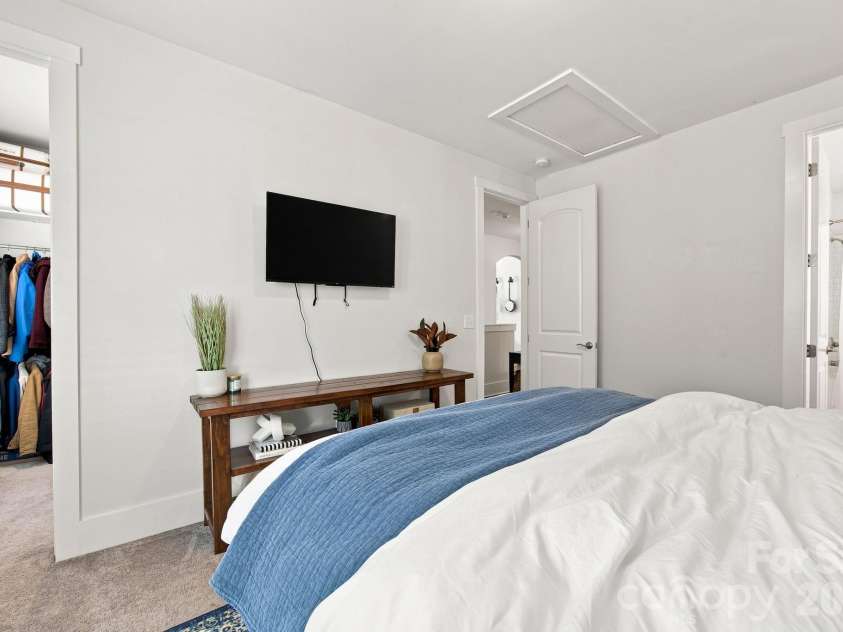 227 Sylvania Avenue, Charlotte, NC 28206.  MLS# CAR4411430, YatesRealty ID 43893. 