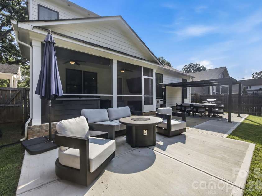 227 Sylvania Avenue, Charlotte, NC 28206.  MLS# CAR4411430, YatesRealty ID 43893. 