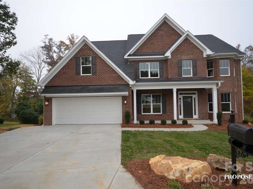 174 Northlake Drive, Statesville, NC 28677.  MLS# CAR4414391, YatesRealty ID 43895. 