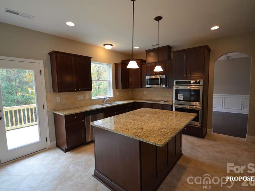 174 Northlake Drive, Statesville, NC 28677.  MLS# CAR4414391, YatesRealty ID 43895. 