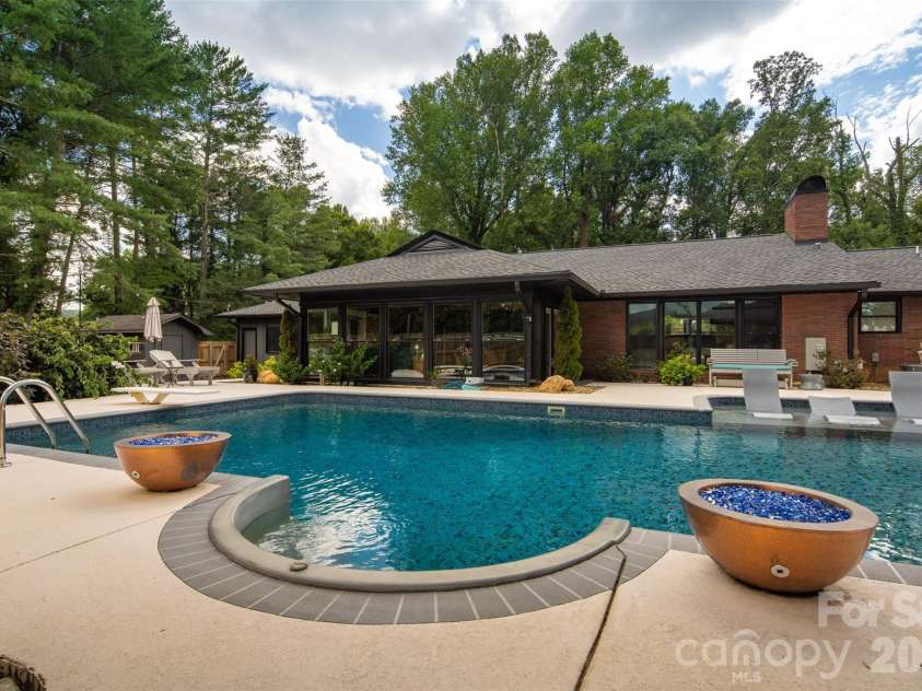 167 Maehill Place, Lenoir, NC 28645.  MLS# CAR4405880, YatesRealty ID 43898. 