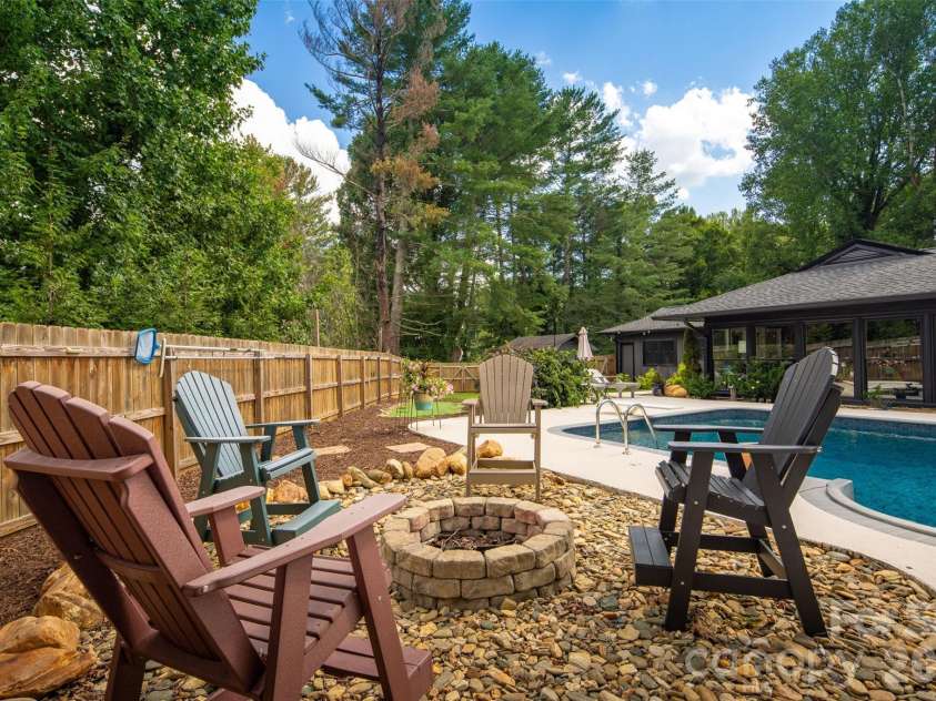 167 Maehill Place, Lenoir, NC 28645.  MLS# CAR4405880, YatesRealty ID 43898. 