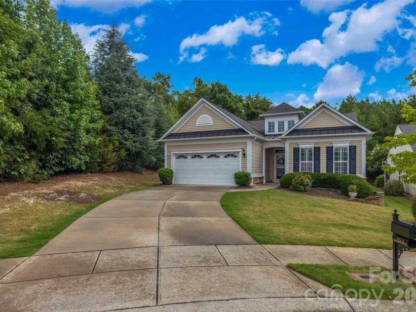 1044 Orchid Lane, Fort Mill, SC 29707.  MLS# CAR4396996, YatesRealty ID 43899. Driveway