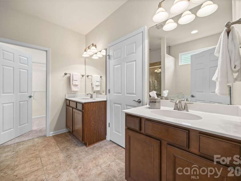 1044 Orchid Lane, Fort Mill, SC 29707.  MLS# CAR4396996, YatesRealty ID 43899. Primary en suite
