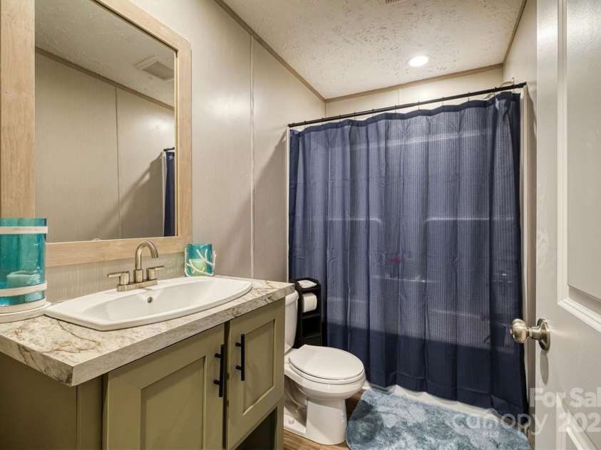 152 Patchwork Drive, Statesville, NC 28677.  MLS# CAR4300158, YatesRealty ID 4390. Bathroom 2