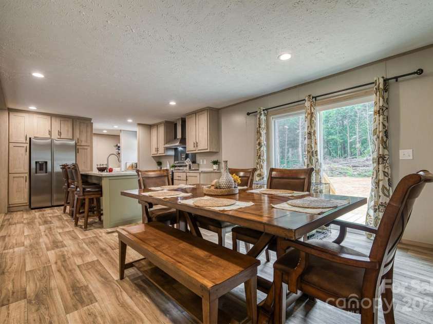 152 Patchwork Drive, Statesville, NC 28677.  MLS# CAR4300158, YatesRealty ID 4390. Dinning