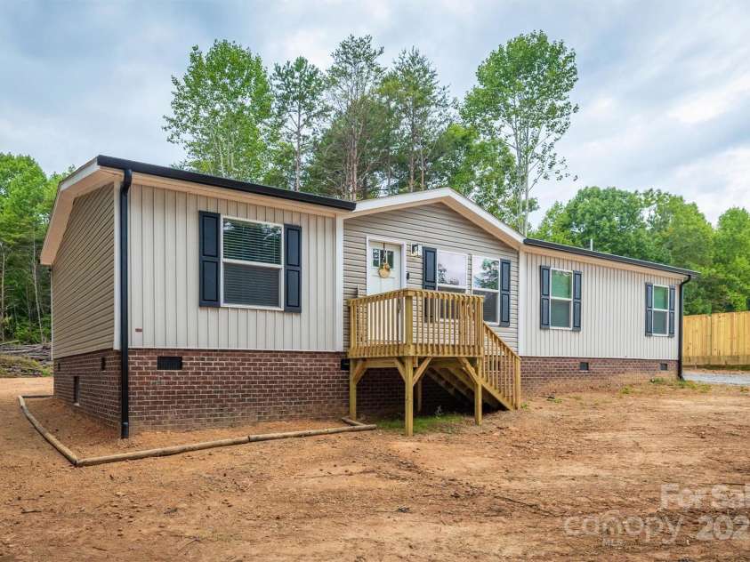 152 Patchwork Drive, Statesville, NC 28677.  MLS# CAR4300158, YatesRealty ID 4390. Front