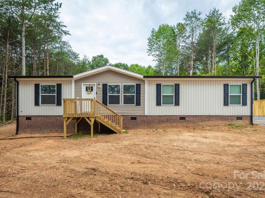 152 Patchwork Drive, Statesville, NC 28677.  MLS# CAR4300158, YatesRealty ID 4390. Front