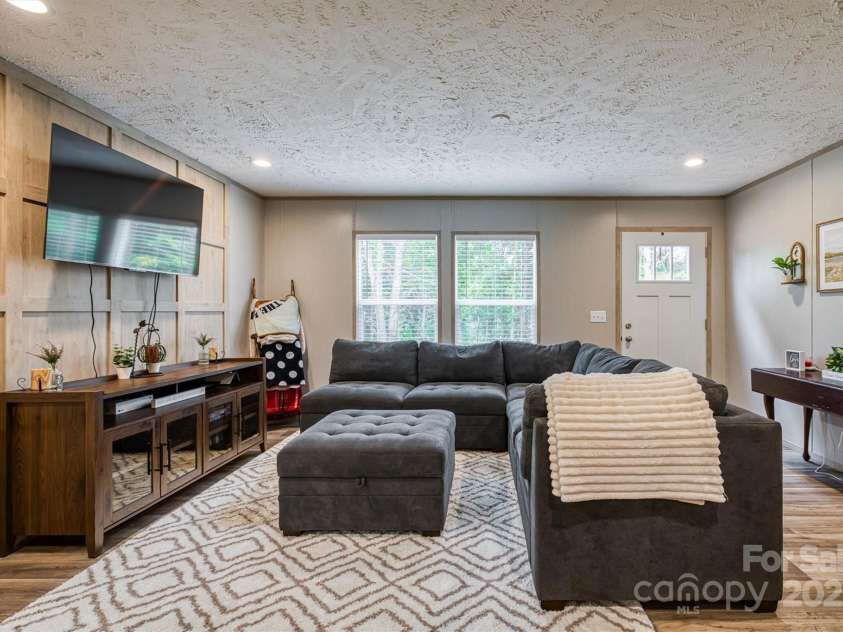 152 Patchwork Drive, Statesville, NC 28677.  MLS# CAR4300158, YatesRealty ID 4390. Living Room