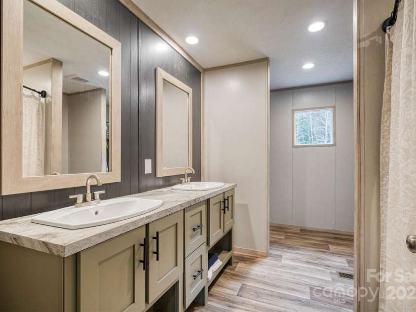 152 Patchwork Drive, Statesville, NC 28677.  MLS# CAR4300158, YatesRealty ID 4390. Primary Bath