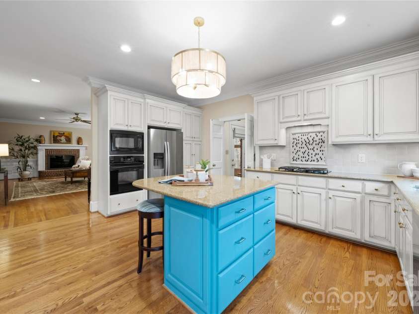 4026 Sharon View Road, Charlotte, NC 28226.  MLS# CAR4346910, YatesRealty ID 4390. Another view of the kitchen which opens up to the great room.