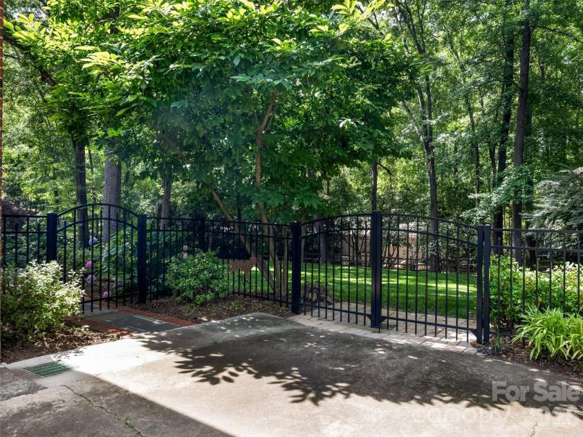 4026 Sharon View Road, Charlotte, NC 28226.  MLS# CAR4346910, YatesRealty ID 4390. Another view of the private backyard