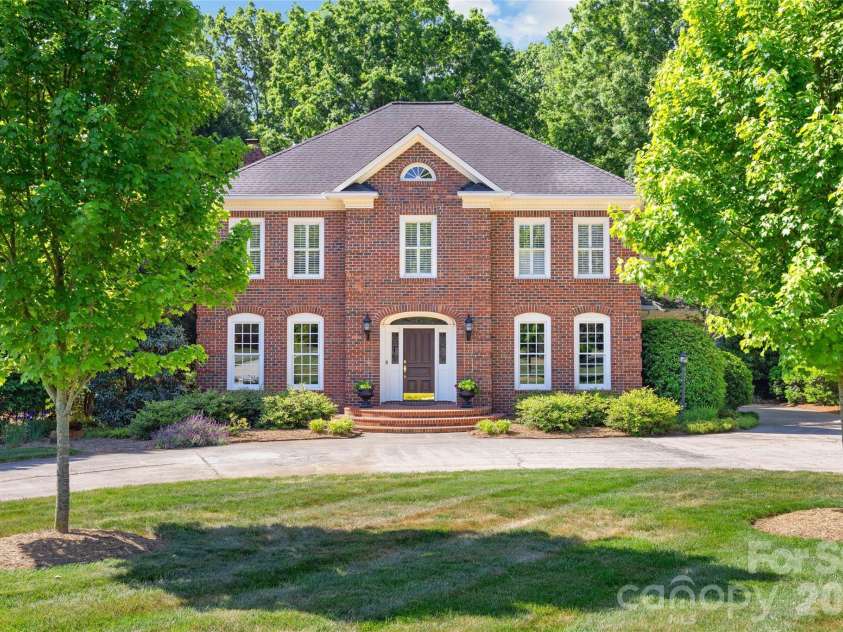4026 Sharon View Road, Charlotte, NC 28226.  MLS# CAR4346910, YatesRealty ID 4390. Beautiful curb appeal.